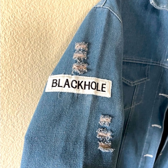 Women’s Jean Jacket patchwork size XXL. Boutique Brand New With Tags 🏷️ - Picture 4 of 7